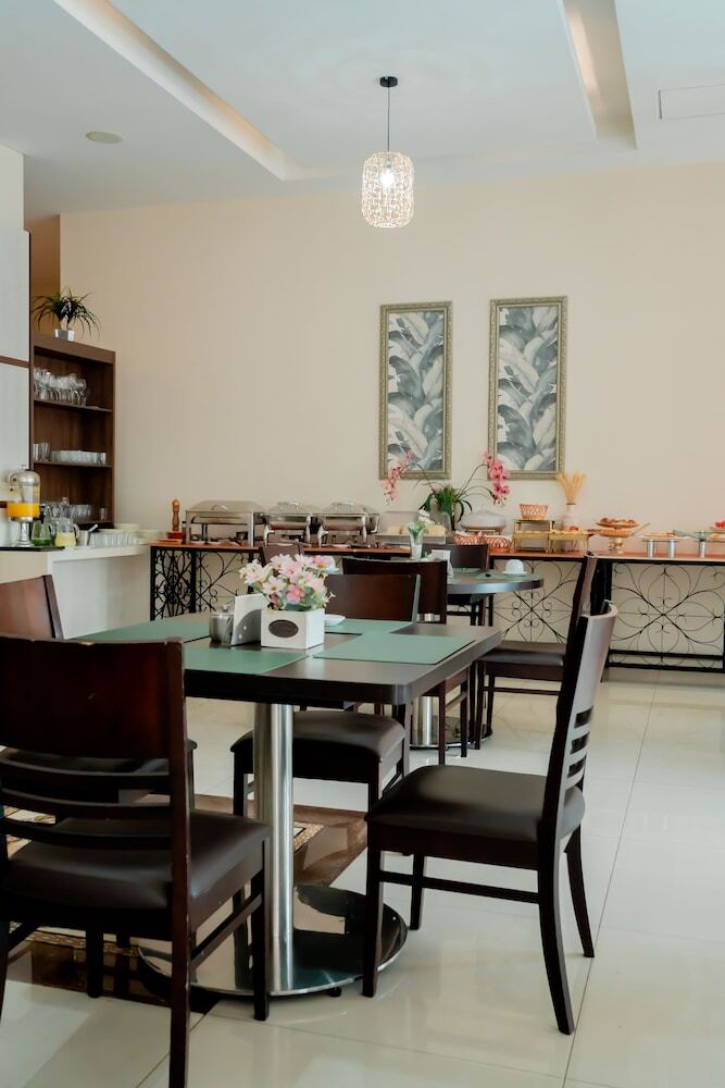 Megal Suites Hotel