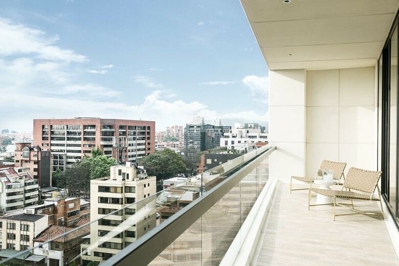 Aparthotel 8010 Urban Living Luxury Home Experiences.