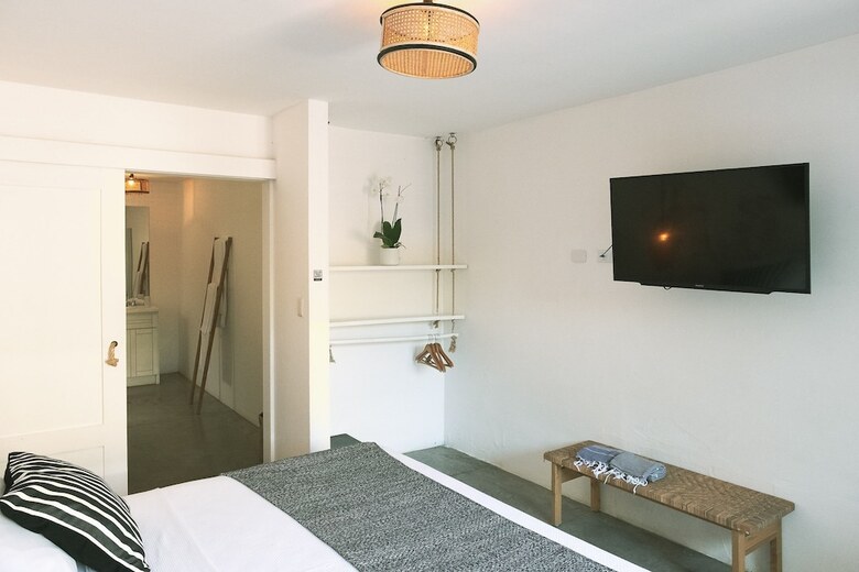 Bed & Breakfast La Negra Surf Hotel & Soda