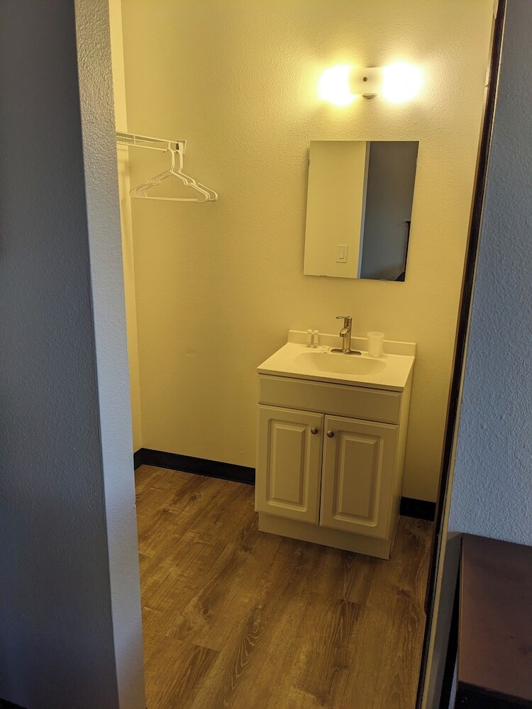 K&e Motor Inn