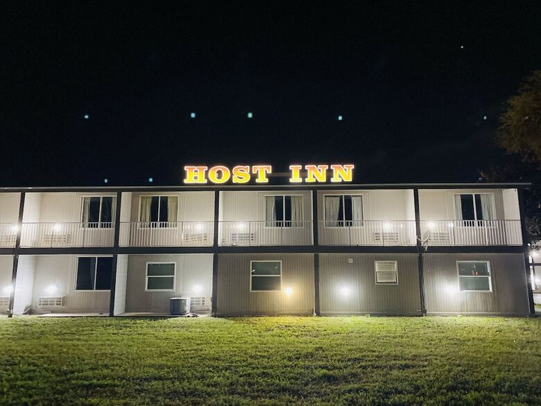 Motel Host Inn