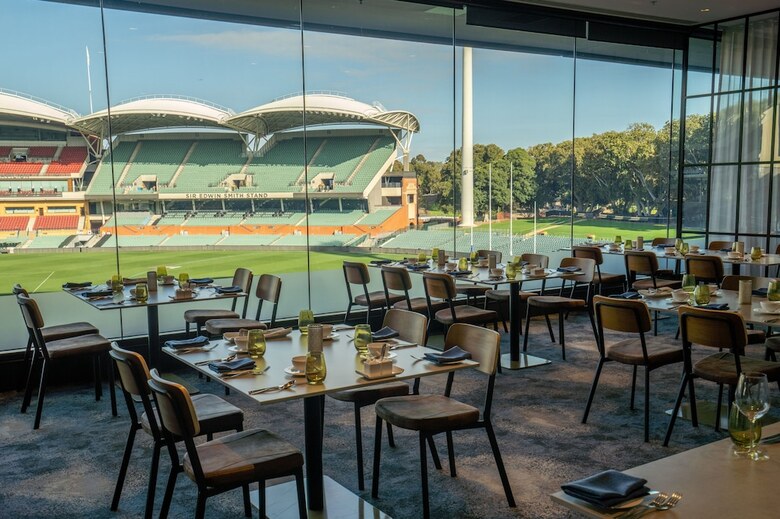 Oval Hotel At Adelaide Oval