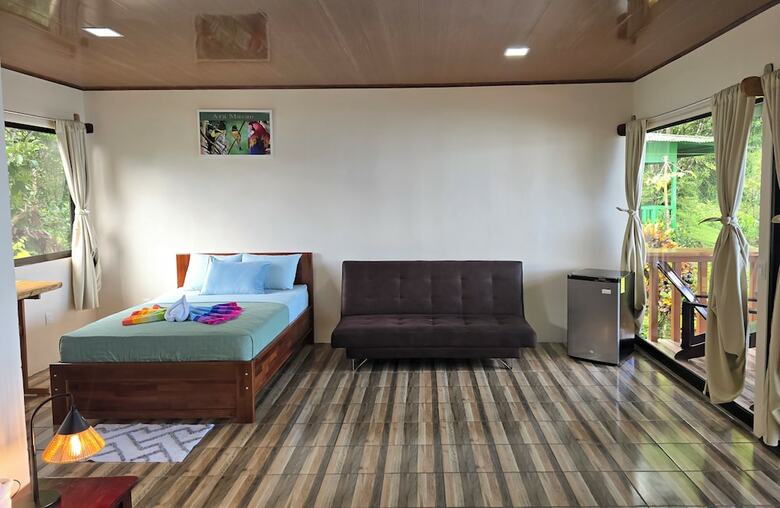 Cotingas Ocean View
