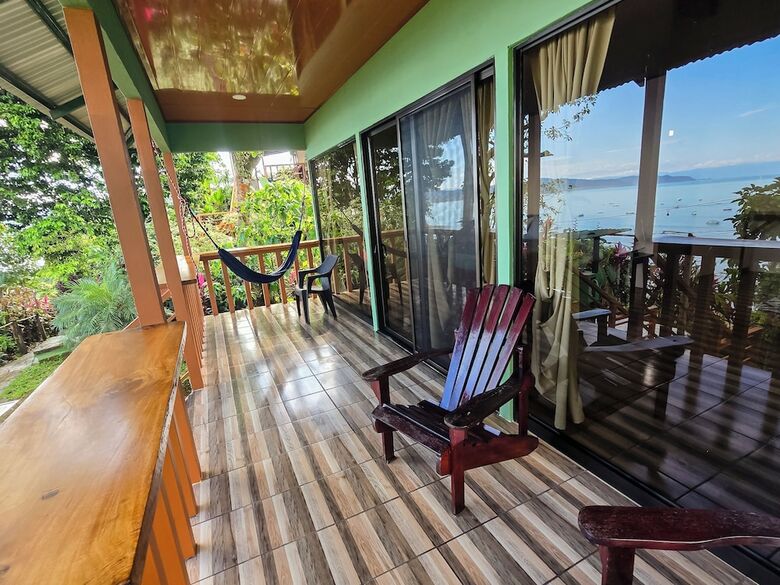 Cotingas Ocean View