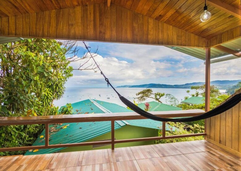 Cotingas Ocean View