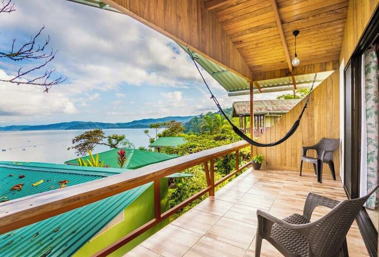 Cotingas Ocean View