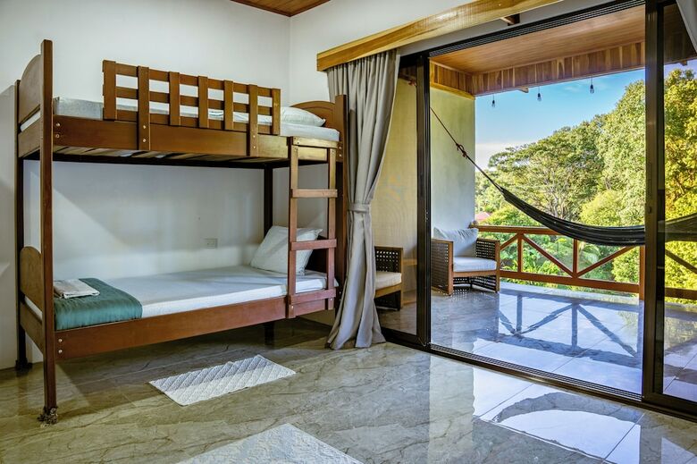 Cotingas Ocean View