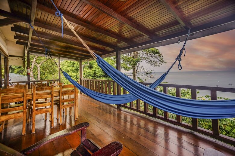 Cotingas Ocean View