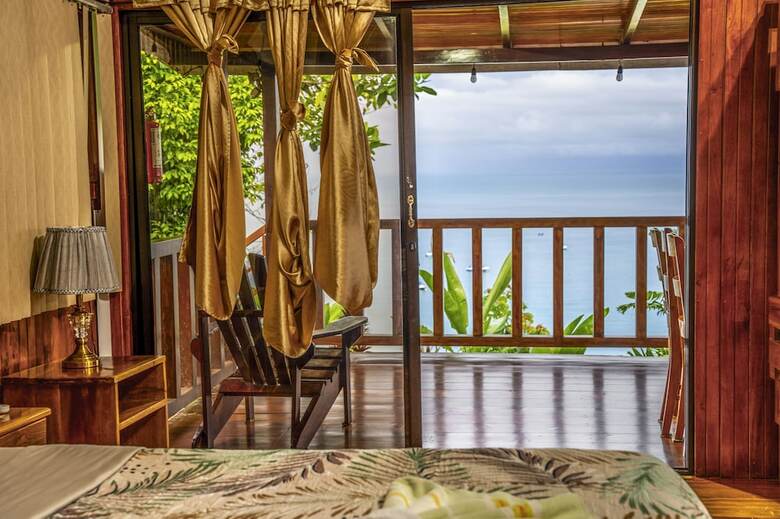 Cotingas Ocean View