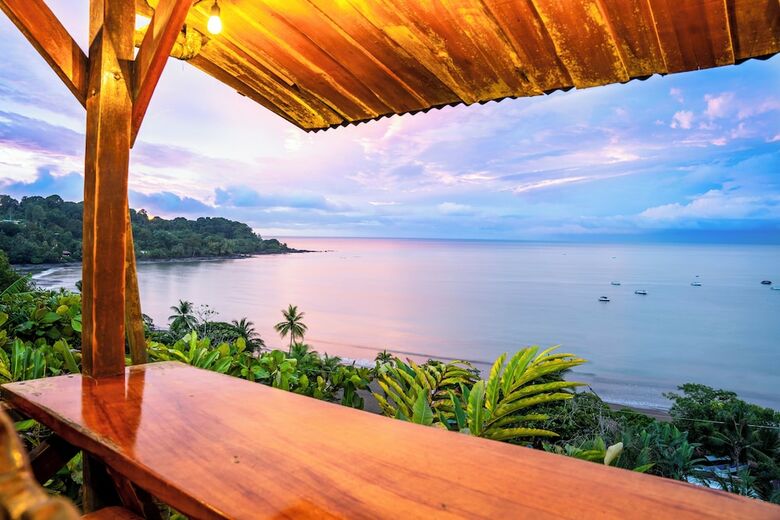 Cotingas Ocean View