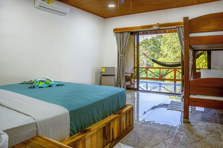 Cotingas Ocean View