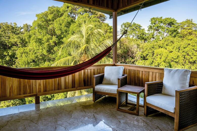 Cotingas Ocean View
