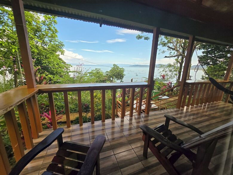 Cotingas Ocean View