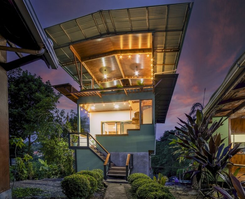 Cotingas Ocean View