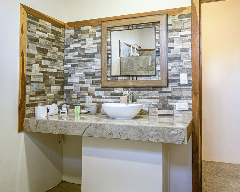 Cotingas Ocean View