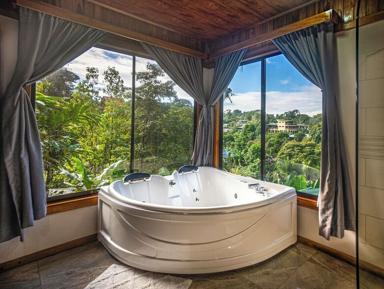 Cotingas Ocean View