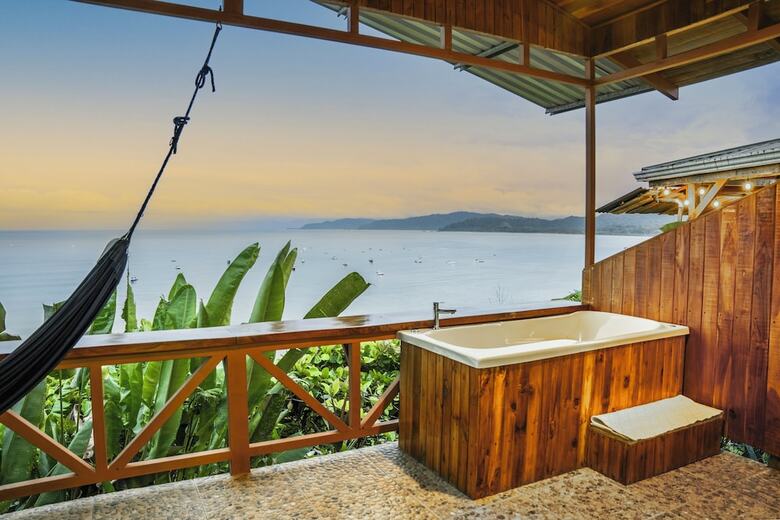 Cotingas Ocean View