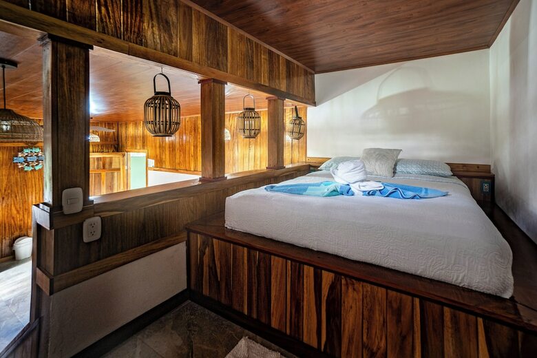 Cotingas Ocean View
