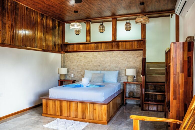 Cotingas Ocean View
