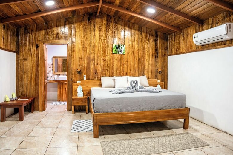 Cotingas Ocean View