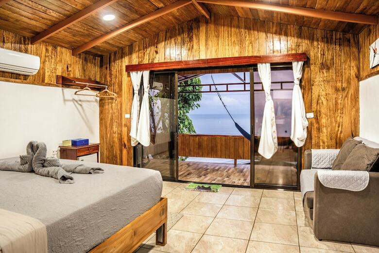 Cotingas Ocean View