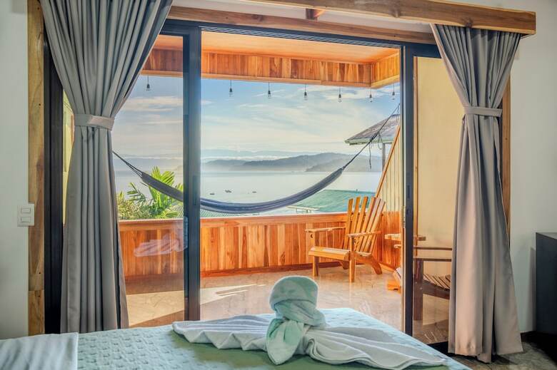 Cotingas Ocean View