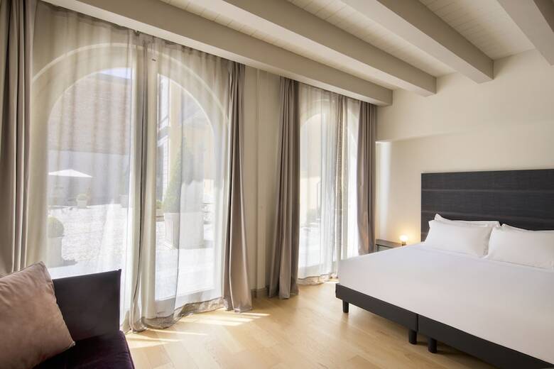 Opera 35 Boutique Hotel