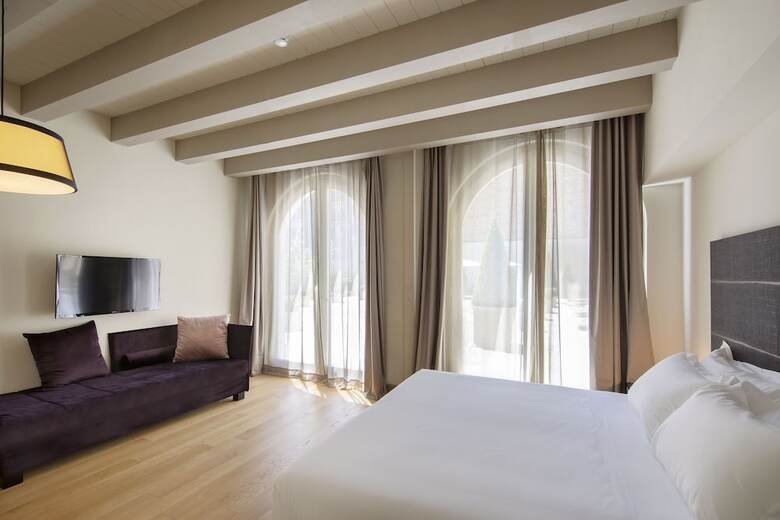 Opera 35 Boutique Hotel