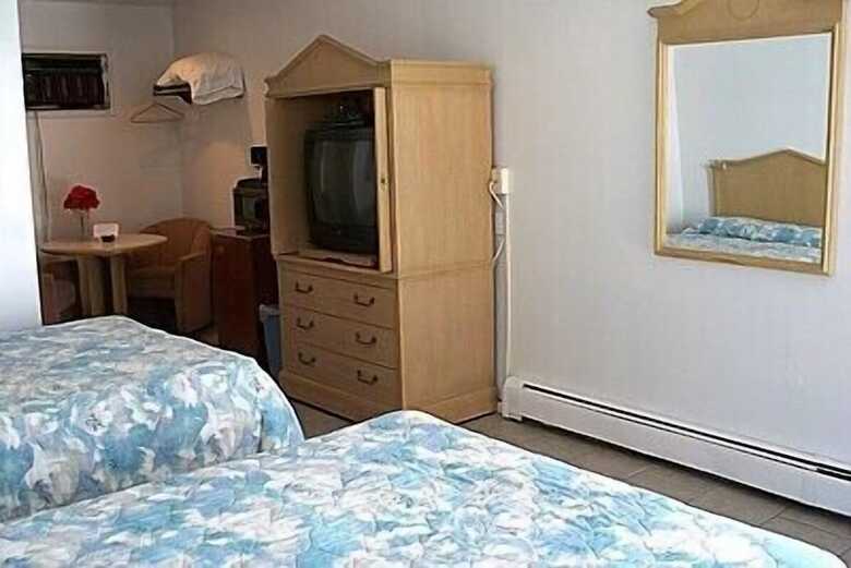 Aquarius Arms Motel