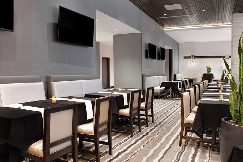 Hotel Embassy Suites By Hilton Alpharetta Halcyon