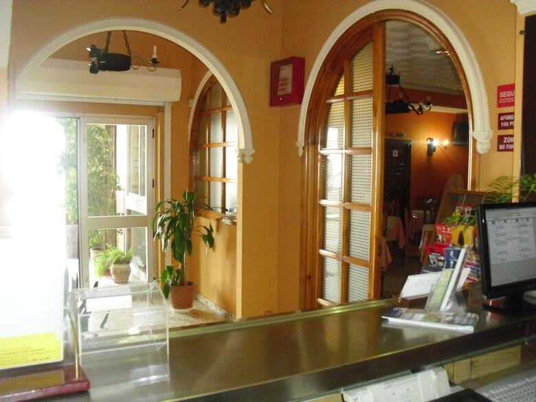 El Faisan C&r Hotel