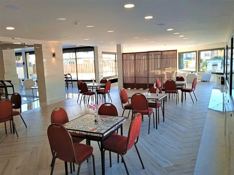 Hotel 153