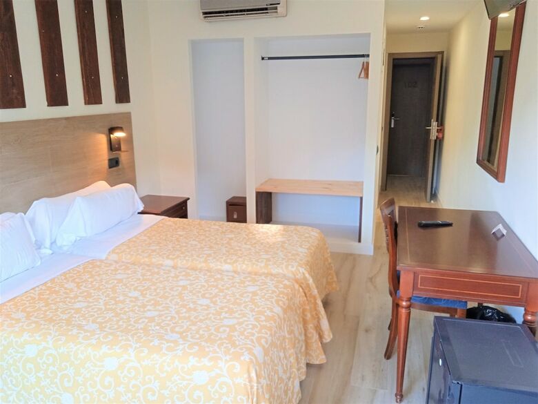 Hotel 153