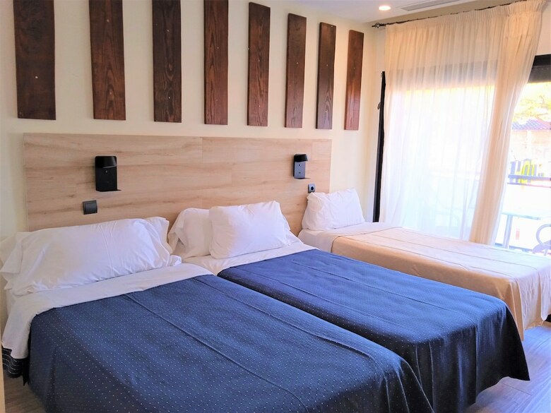Hotel 153