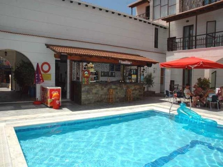 Hotel Lefkimi