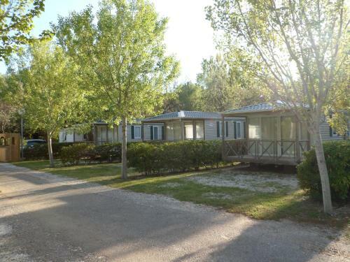 Camping Rives Des Corbi�res