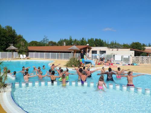 Camping Rives Des Corbi�res
