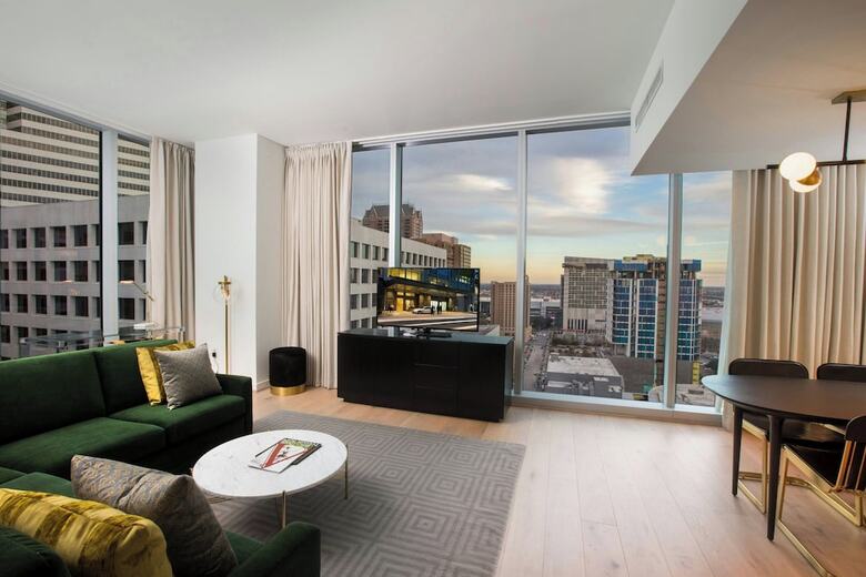 The Laura Hotel, Houston Downtown, Autograph Collection