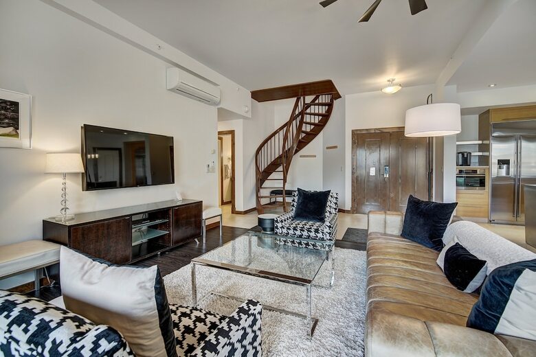 Hotel Osprey 303
