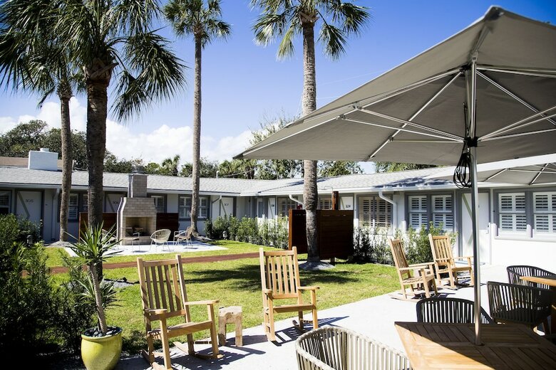 The Hotel Palms