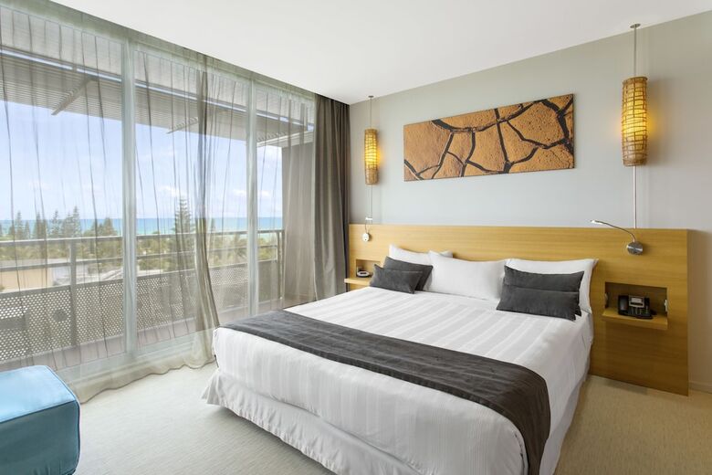 Hotel Chateau Royal Beach Resort And Spa