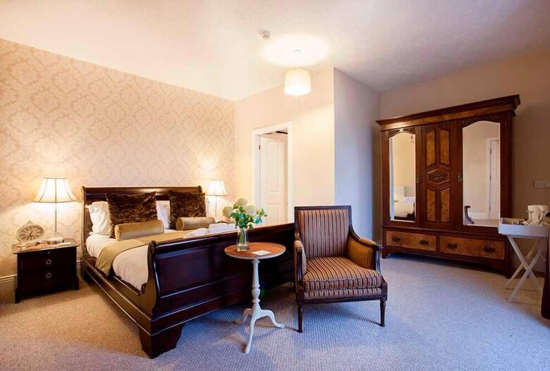 Number 61 Guest House And Tea Room
