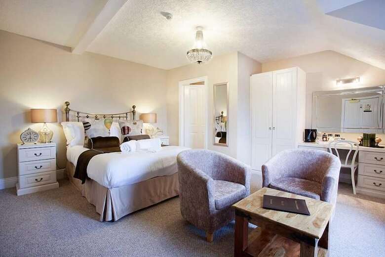 Number 61 Guest House And Tea Room