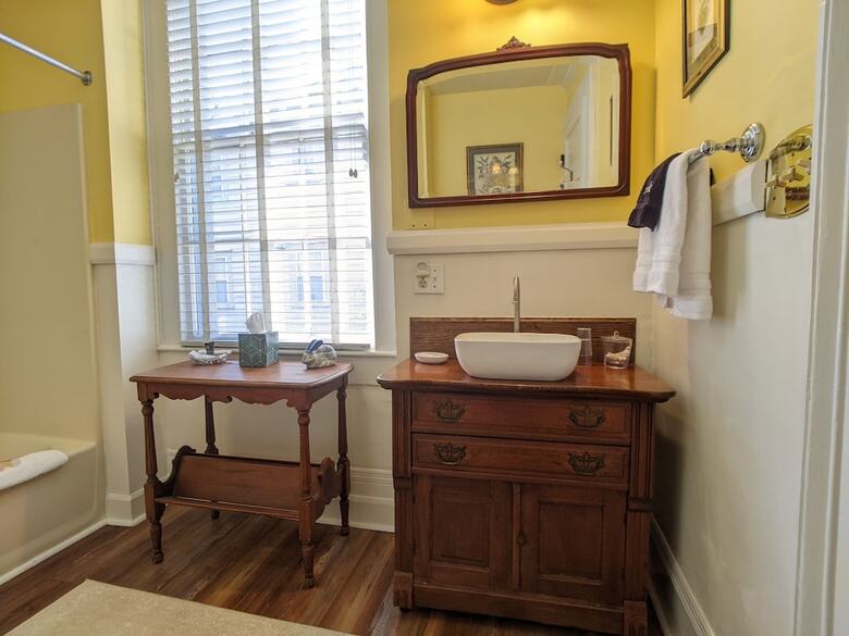 Benjamin Ellis House Bed & Breakfast