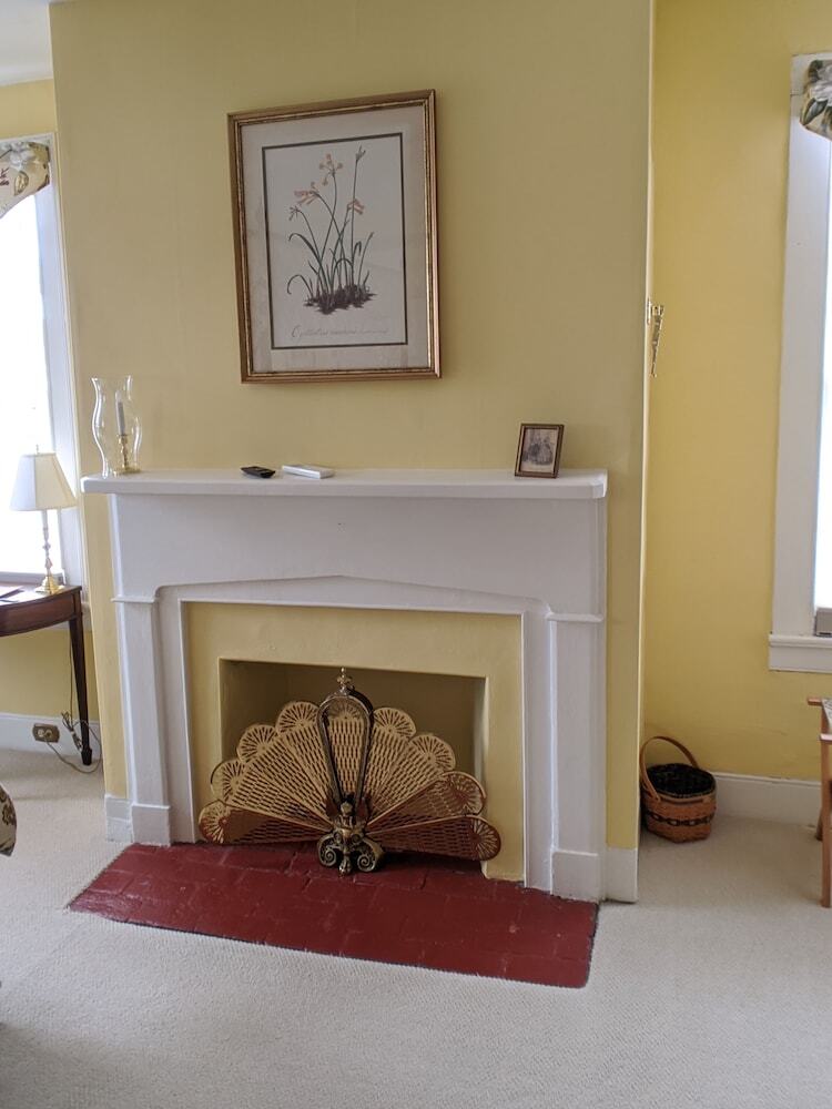 Benjamin Ellis House Bed & Breakfast