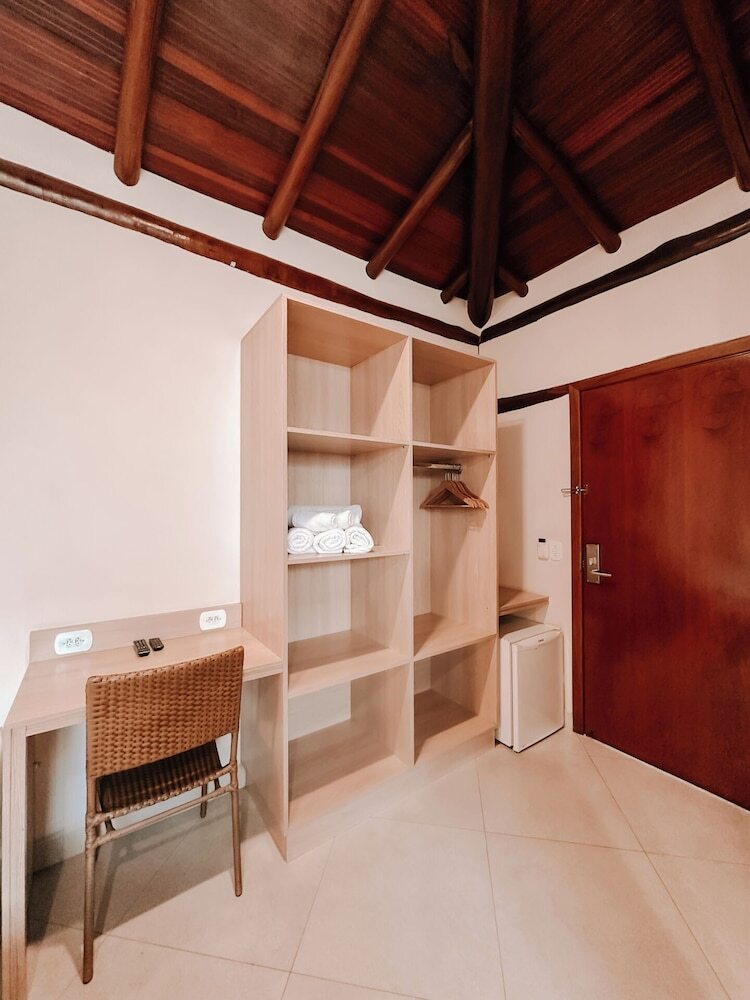 Abric� Beach Hotel