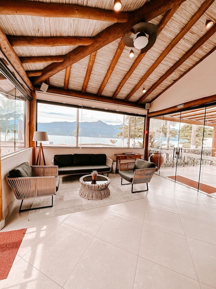Abric� Beach Hotel