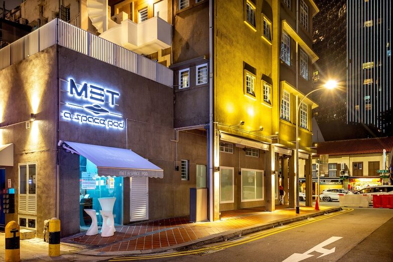 Hotel Met A Space Pod @ Arab Street