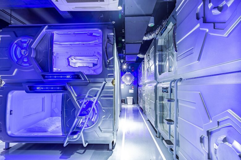 Hotel Met A Space Pod @ Arab Street