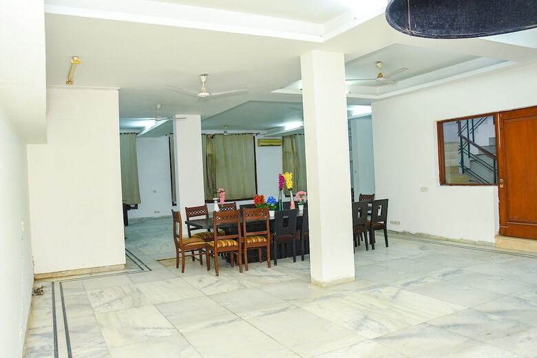 Fabhotel Premium- 10min Walk From Millennium City Centre Gurugram Gurgaon